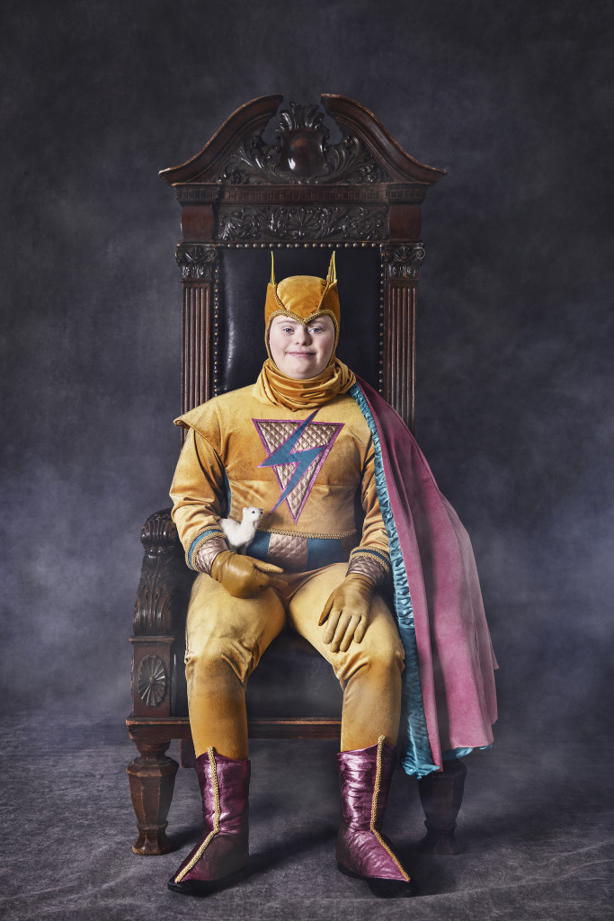 Superhjälten, från Ikoner - en utställning om att få finnas, ett samarbete mellan Fotografiska och Glada Hudik-teatern. Foto: Emma Svensson.